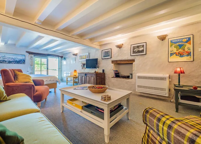 Carmagnac Cowshed Vaux-Lavalette