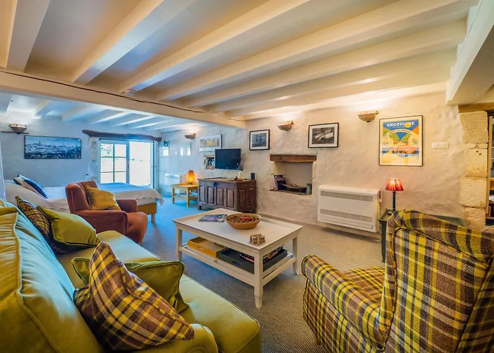 Carmagnac Cowshed Apartmán *