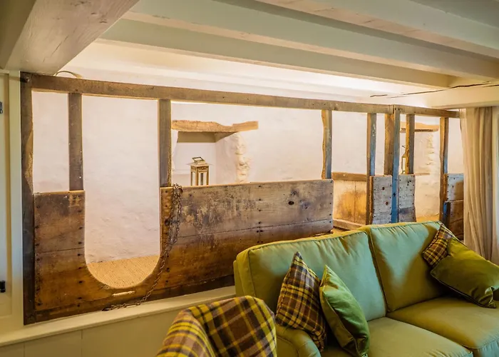 Carmagnac Cowshed Vaux-Lavalette