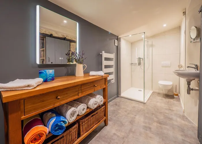 Carmagnac Cowshed Vaux-Lavalette